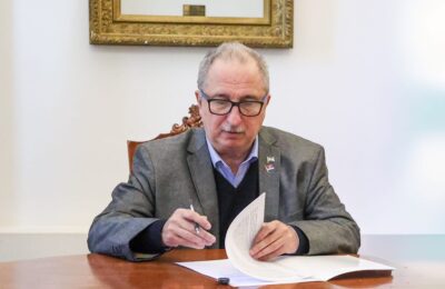 Passalacqua anunció aumentos salariales para docentes y fuerzas de seguridad de Misiones