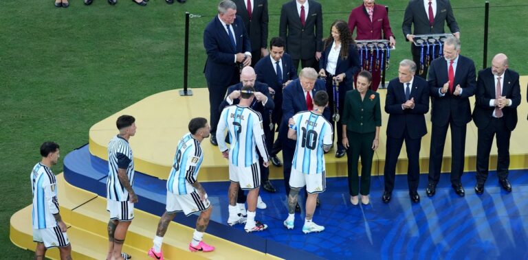 Cuti Romero pasó de largo ante Donald Trump y el gesto se volvió viral