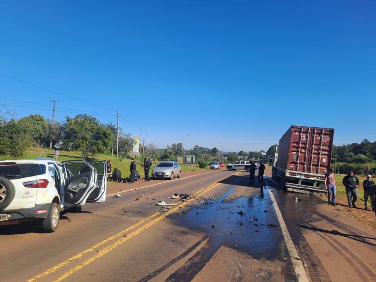 Una camioneta y un camión chocaron sobre la Ruta 14 en Leandro N. Alem
