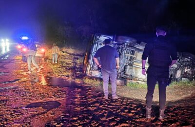 Una camioneta despistó y volcó sobre la Ruta 103 en Oberá: el conductor resultó ileso