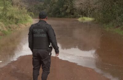 Crecida del río Uruguay: evacuaron a 41 familias en El Soberbio y cerraron el paso fronterizo