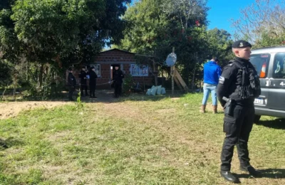 Dieron de alta y arrestaron a la mujer investigada por la muerte de su hijo de 8 años