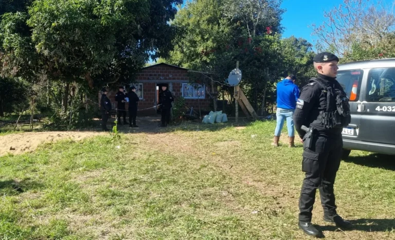 Dieron de alta y arrestaron a la mujer investigada por la muerte de su hijo de 8 años