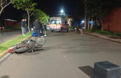 Despiste en Posadas: circulaba en contramano, perdió el control de la moto y terminó hospitalizado