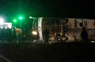 Volcó un colectivo de Capital del Monte en Corrientes y murió una mujer