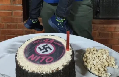 Investigan en Oberá la difusión de fotos con simbología nazi en un cumpleaños