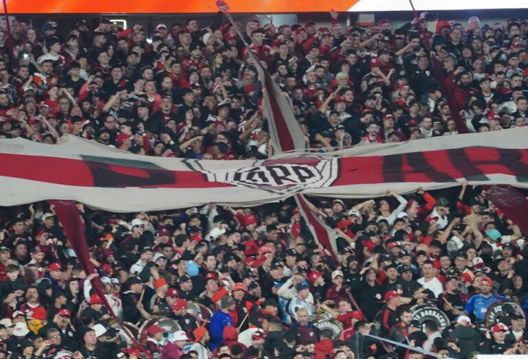 Murió un hincha de River en el Monumental tras la eliminación ante Independiente Santa Fe