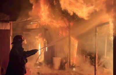 Un incendio destruyó una vivienda y siete alquileres en Oberá: investigan si fue intencional