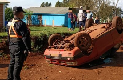 Volcó con su auto en un camino de El Soberbio y salió ileso