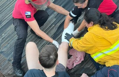 Rescataron a un hombre herido sobre el techo de una vivienda en Oberá