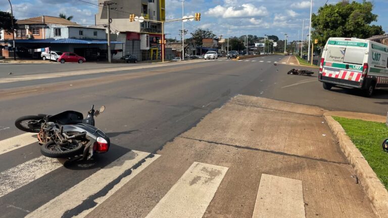 Dos motociclistas resultaron heridos tras un choque en Quaranta y Francisco de Haro
