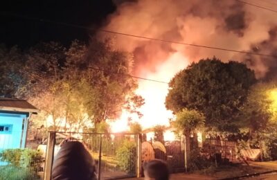 Investigan las causas de un incendio que destruyó dos viviendas en el barrio El Mirador de Santo Pipó