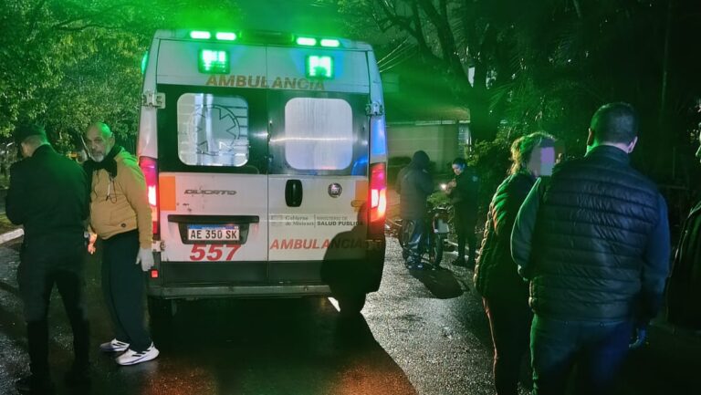 Dos mujeres resultaron heridas tras un choque entre una moto y una peatona en Posadas