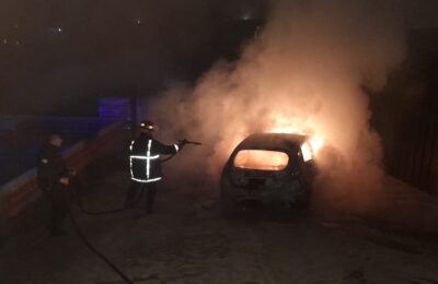 Investigan un incendio presuntamente intencional que destruyó un auto en Bernardo de Irigoyen