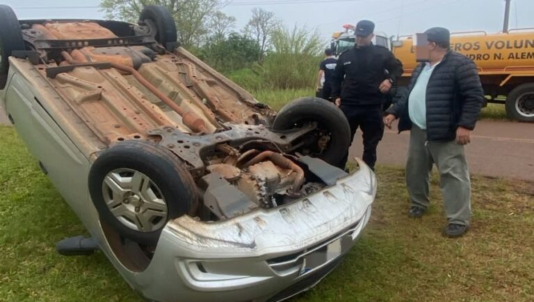Una conductora resultó ilesa tras despistar con su auto en Gobernador López
