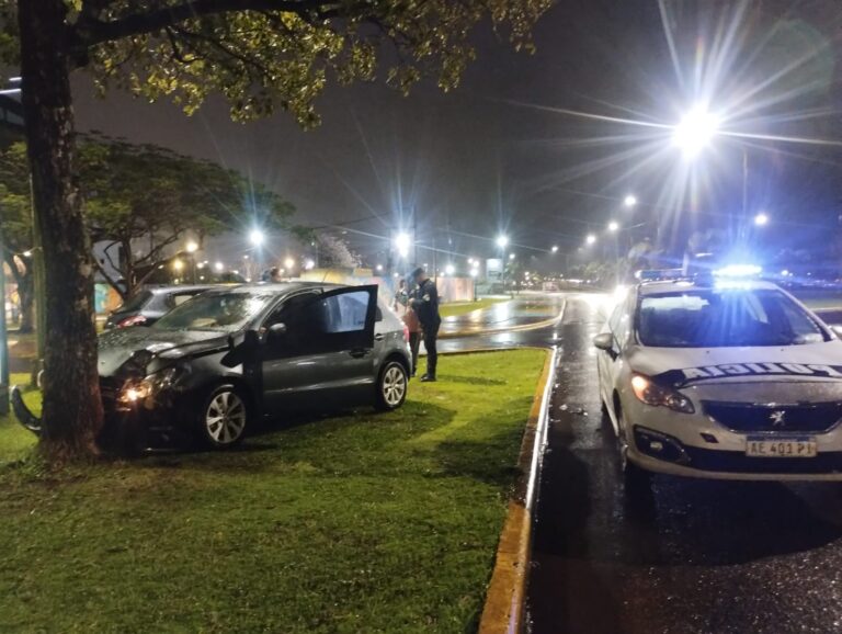 Chocaron dos autos en Costanera y Roca de Posadas: ambos conductores dieron negativo en alcoholemia