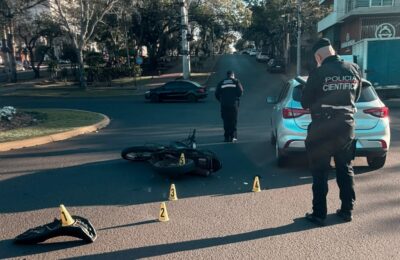 Choque en la rotonda de Mitre y Marconi de Posadas: un motociclista de 23 años fue hospitalizado