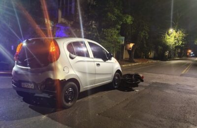 Una motociclista resultó herida tras un choque en pleno centro de Posadas