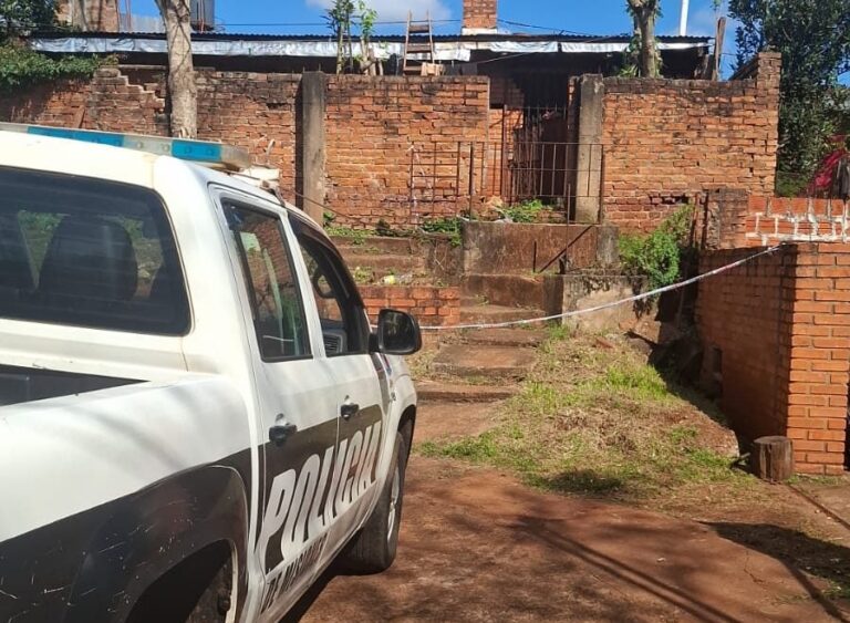 Investigan un posible intento de femicidio y la muerte de un hombre hallado en una vivienda en Montecarlo