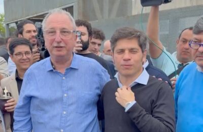 Kicillof desembarcó en Misiones: visitará Biofábrica, Apóstoles y cerrará con un acto en el PJ