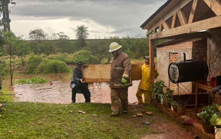 Siete personas fueron evacuadas preventivamente por el desborde del arroyo Viera en Campo Viera
