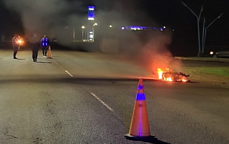 Una motocicleta se incendió mientras circulaba por una avenida de San Javier