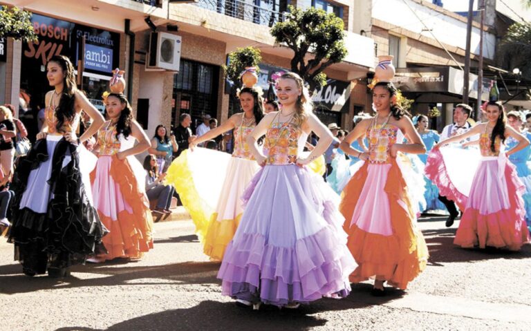 Desfile, colectividades y tradición: comenzó la 46ª Fiesta Nacional del Inmigrante en Oberá