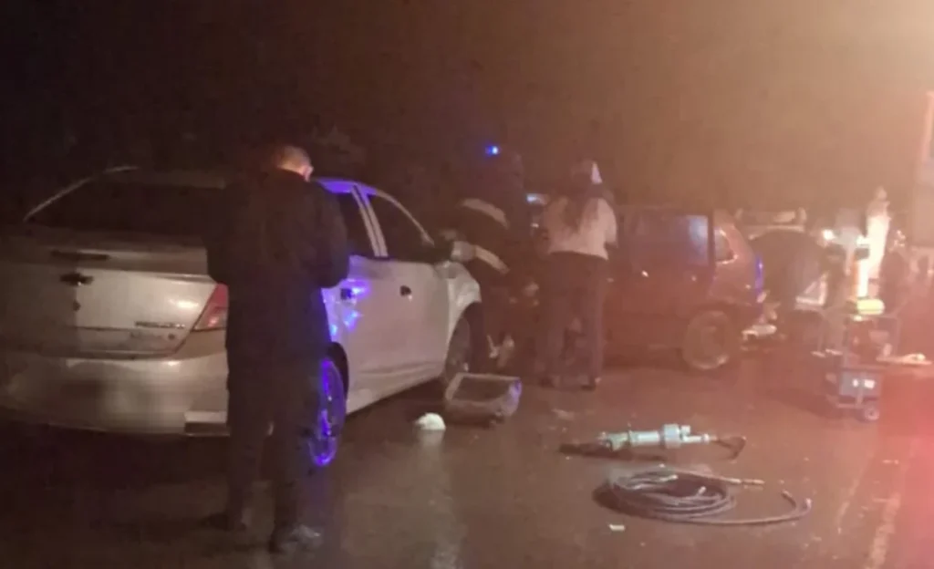 Cinco personas resultaron lesionadas tras un choque entre dos autos en Campo Grande