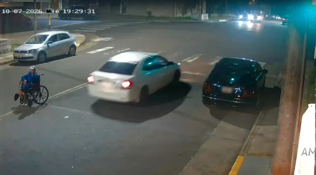 Posadas: un hombre murió atropellado y buscan al conductor que escapó hacia la zona de Encarnación