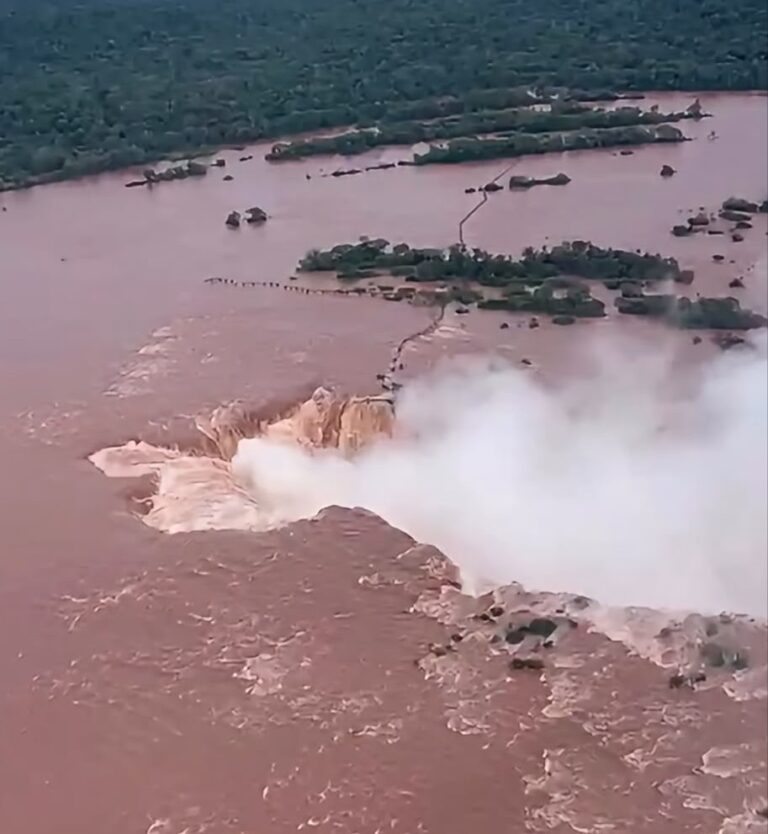 Crecida extraordinaria del río Iguazú: restringen temporalmente el acceso a sectores del Parque Nacional