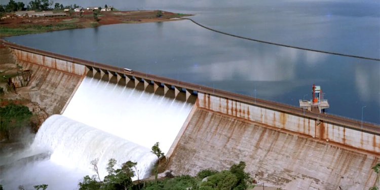 Ante la previsión de más lluvias, Urugua-í abrió su descargador de fondo por primera vez desde 2023