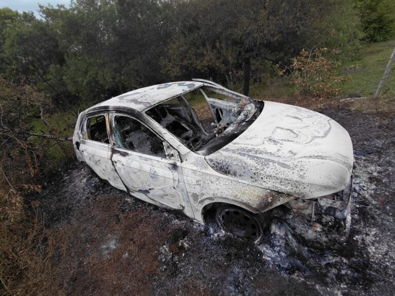 Posadas: hallaron un cuerpo calcinado dentro de un auto incendiado cerca del aeropuerto