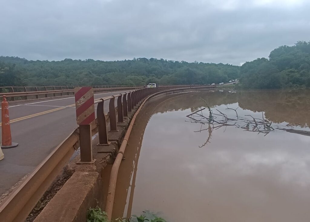 El Niño en Misiones: hay 28 evacuados, dos puentes de la Ruta 12 clausurados y ocho cruces fluviales suspendidos