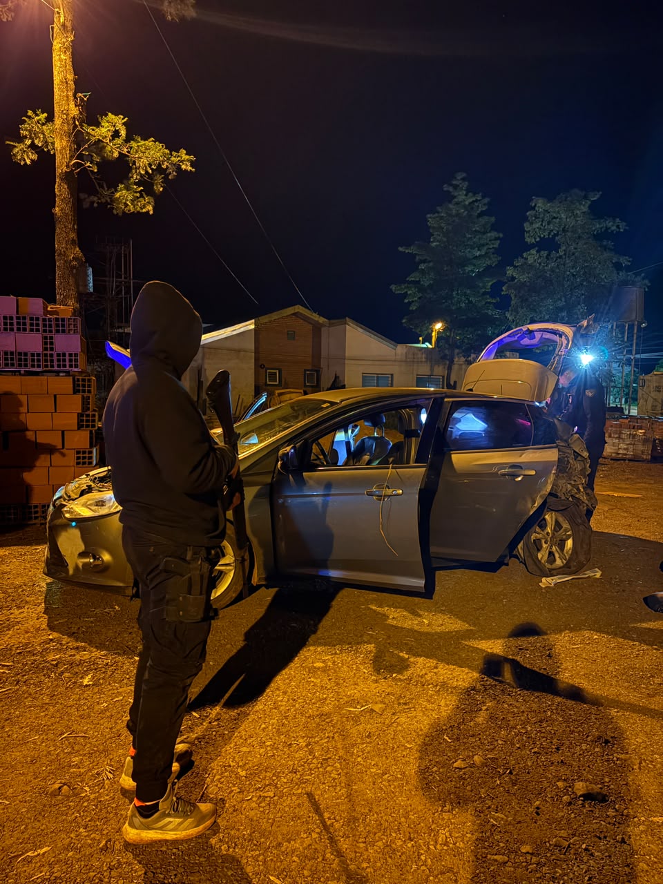 Protagonizó un siniestro en Pozo Azul, huyó y abandonó el auto: tenía pedido de secuestro por robo en Buenos Aires