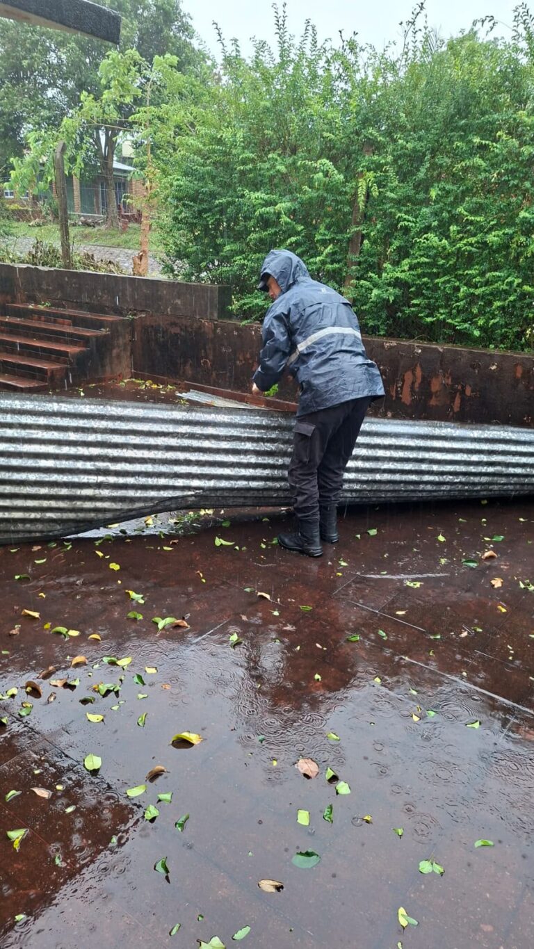 Fuertes ráfagas provocaron daños en viviendas, escuelas y caminos de Misiones