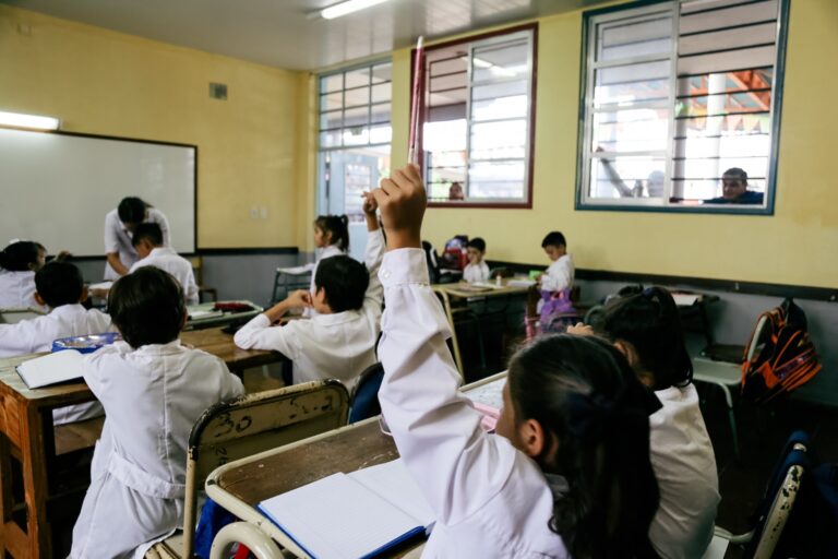 Misiones acordó una nueva recomposición salarial docente para noviembre
