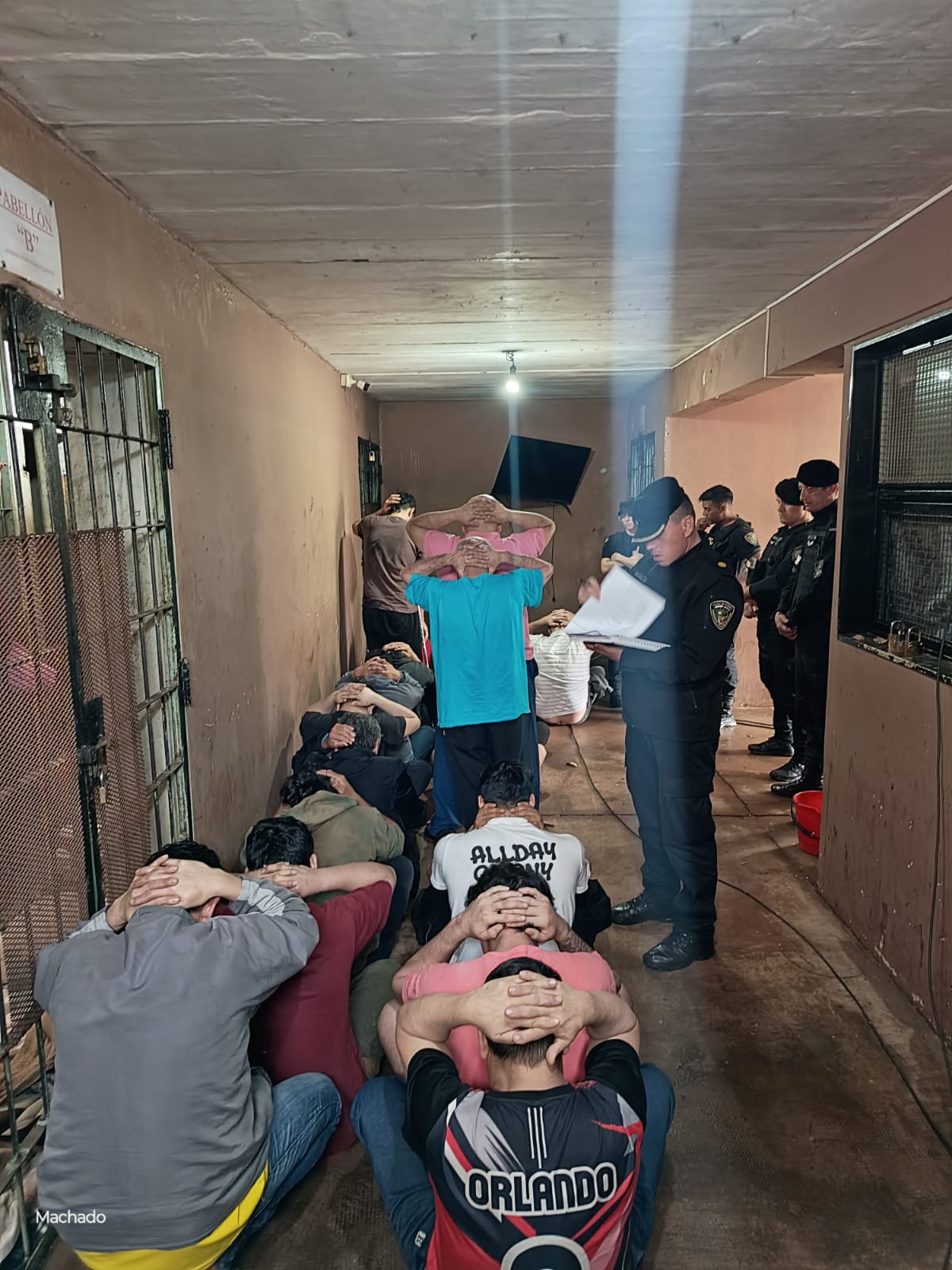 Descubrieron a siete detenidos que habrían intentado fugarse tras limar barrotes en la Comisaría Primera de Eldorado