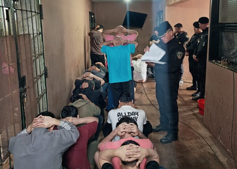 Descubrieron a siete detenidos que habrían intentado fugarse tras limar barrotes en la Comisaría Primera de Eldorado