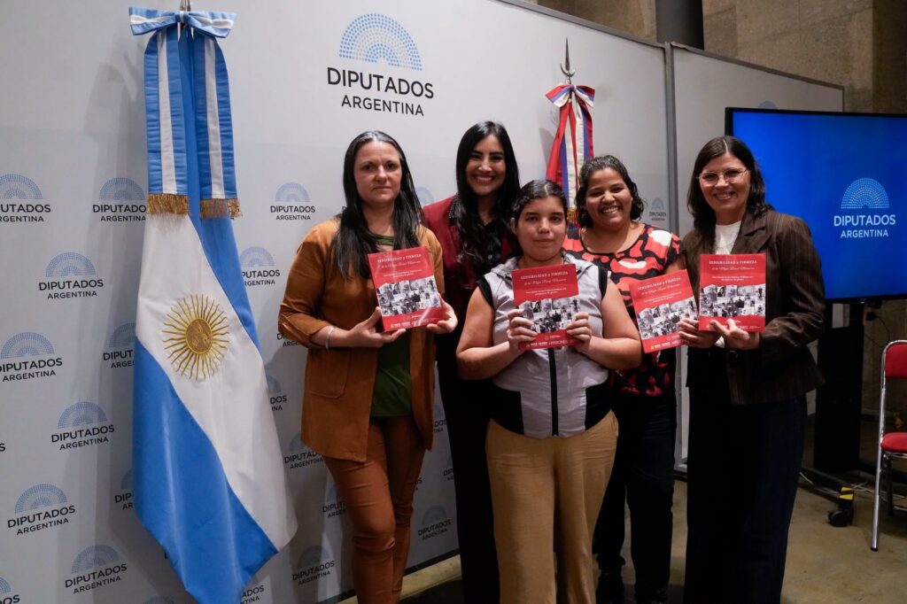 Presentaron en Buenos Aires un libro sobre el aporte de las mujeres rurales de Misiones