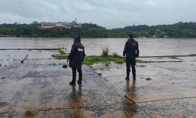 Suspendieron preventivamente los servicios de balsas y lanchas en Eldorado y la zona norte por la crecida del Paraná
