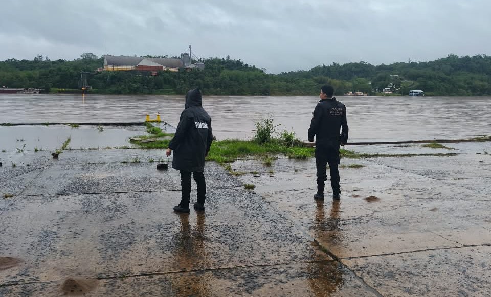 Suspendieron preventivamente los servicios de balsas y lanchas en Eldorado y la zona norte por la crecida del Paraná